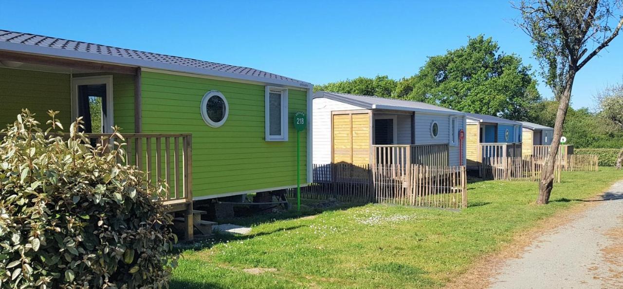 Camping Insolite Le Haut Village Saint-Michel-Chef-Chef Exterior photo