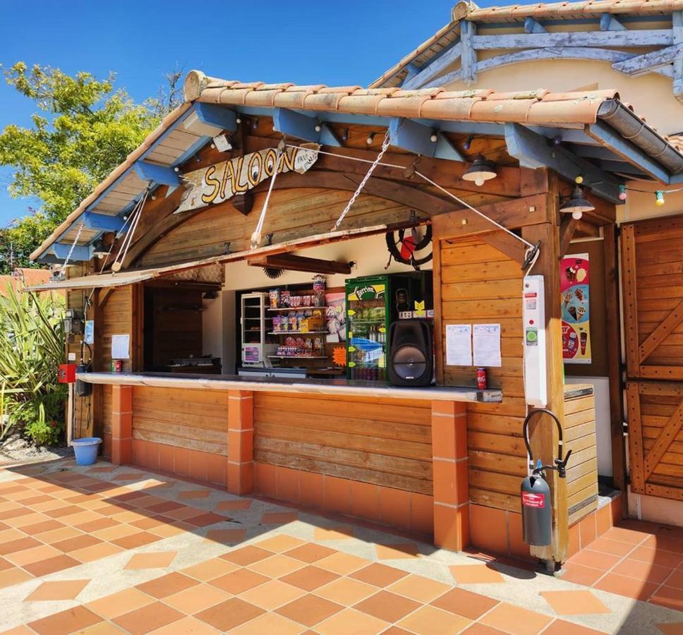 Camping Insolite Le Haut Village Saint-Michel-Chef-Chef Exterior photo