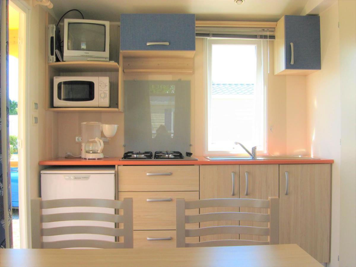 Camping Insolite Le Haut Village Saint-Michel-Chef-Chef Exterior photo