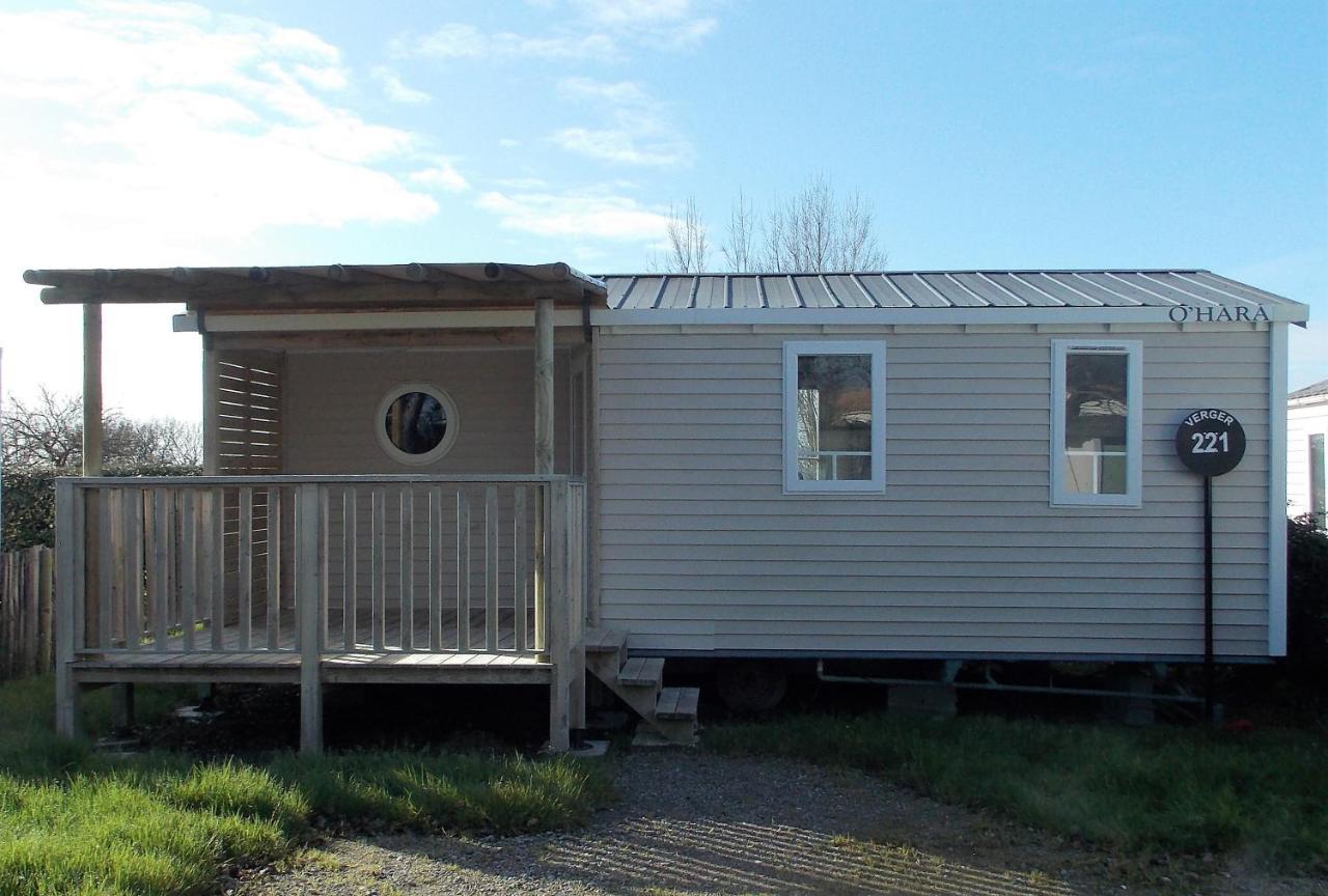 Camping Insolite Le Haut Village Saint-Michel-Chef-Chef Exterior photo