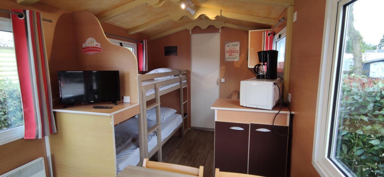 Camping Insolite Le Haut Village Saint-Michel-Chef-Chef Exterior photo