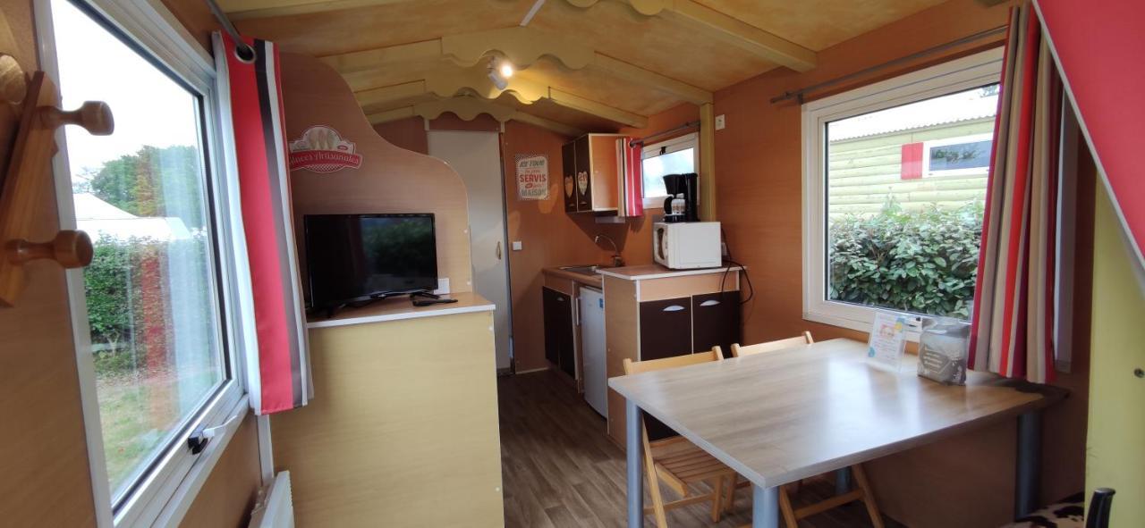 Camping Insolite Le Haut Village Saint-Michel-Chef-Chef Exterior photo