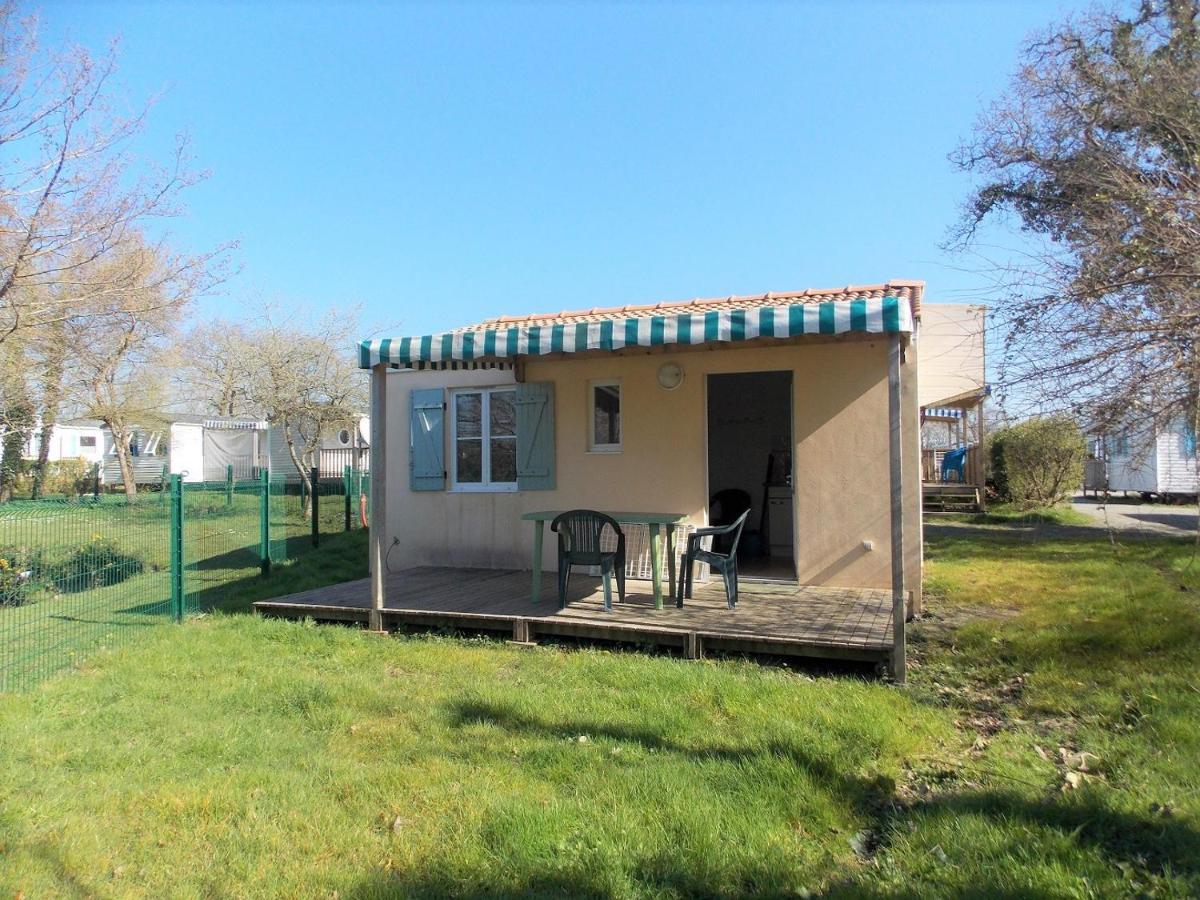 Camping Insolite Le Haut Village Saint-Michel-Chef-Chef Exterior photo