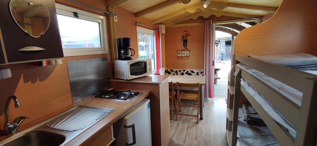 Camping Insolite Le Haut Village Saint-Michel-Chef-Chef Exterior photo