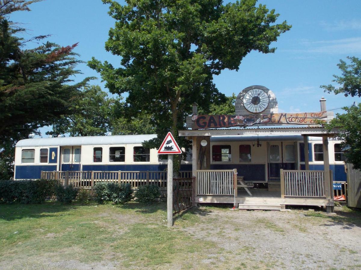 Camping Insolite Le Haut Village Saint-Michel-Chef-Chef Exterior photo