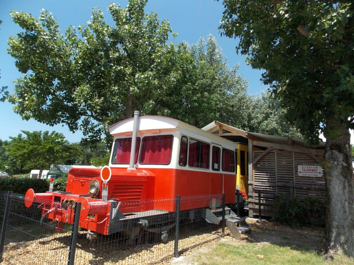Camping Insolite Le Haut Village Saint-Michel-Chef-Chef Exterior photo