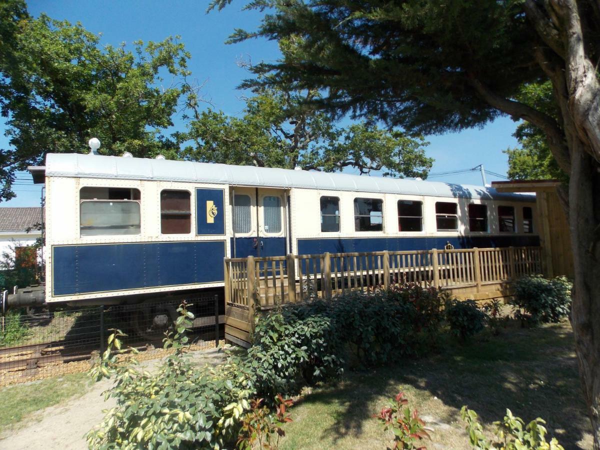 Camping Insolite Le Haut Village Saint-Michel-Chef-Chef Exterior photo