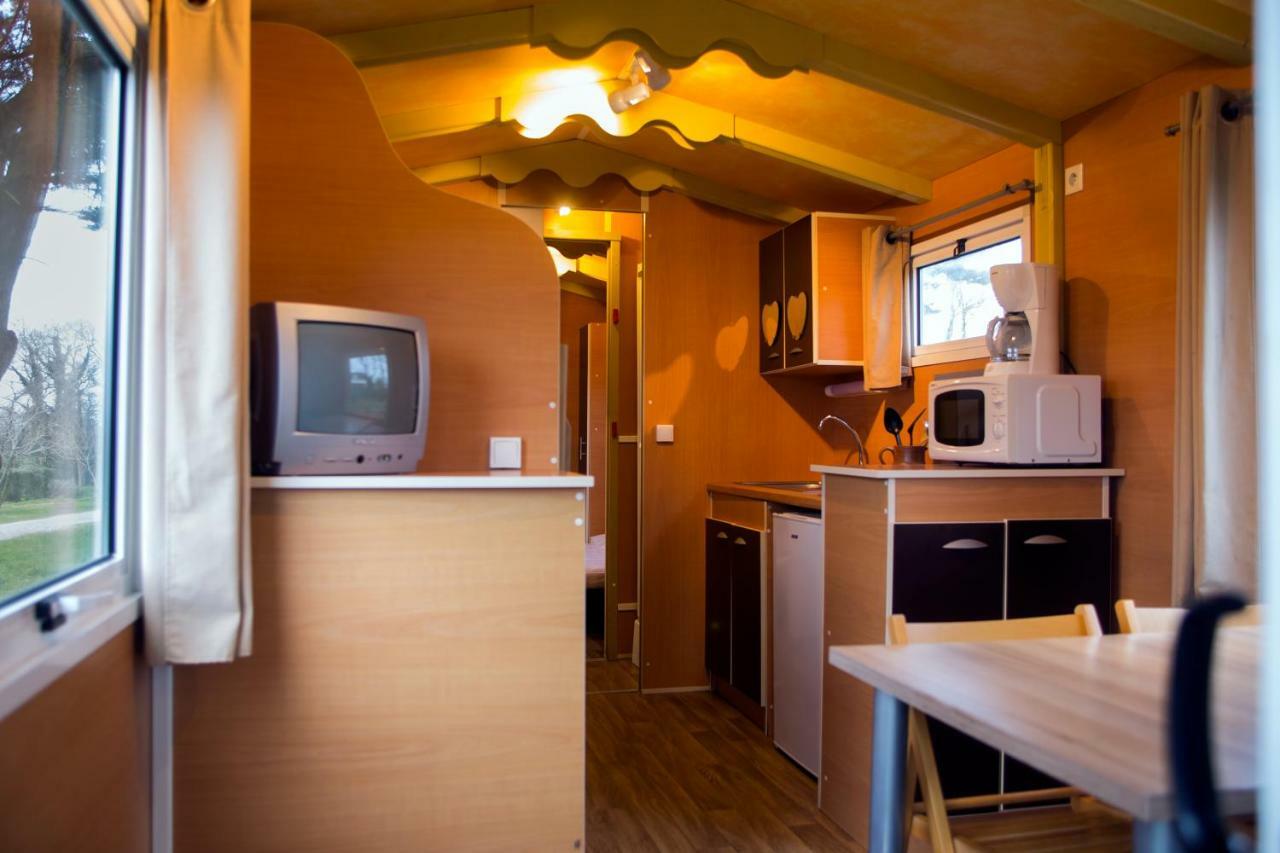 Camping Insolite Le Haut Village Saint-Michel-Chef-Chef Exterior photo