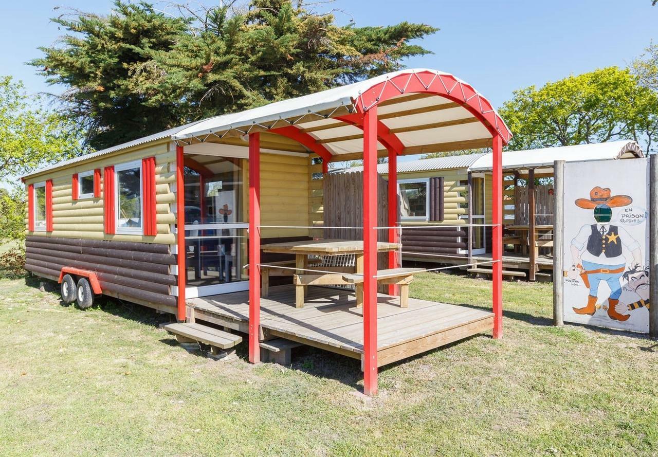 Camping Insolite Le Haut Village Saint-Michel-Chef-Chef Exterior photo