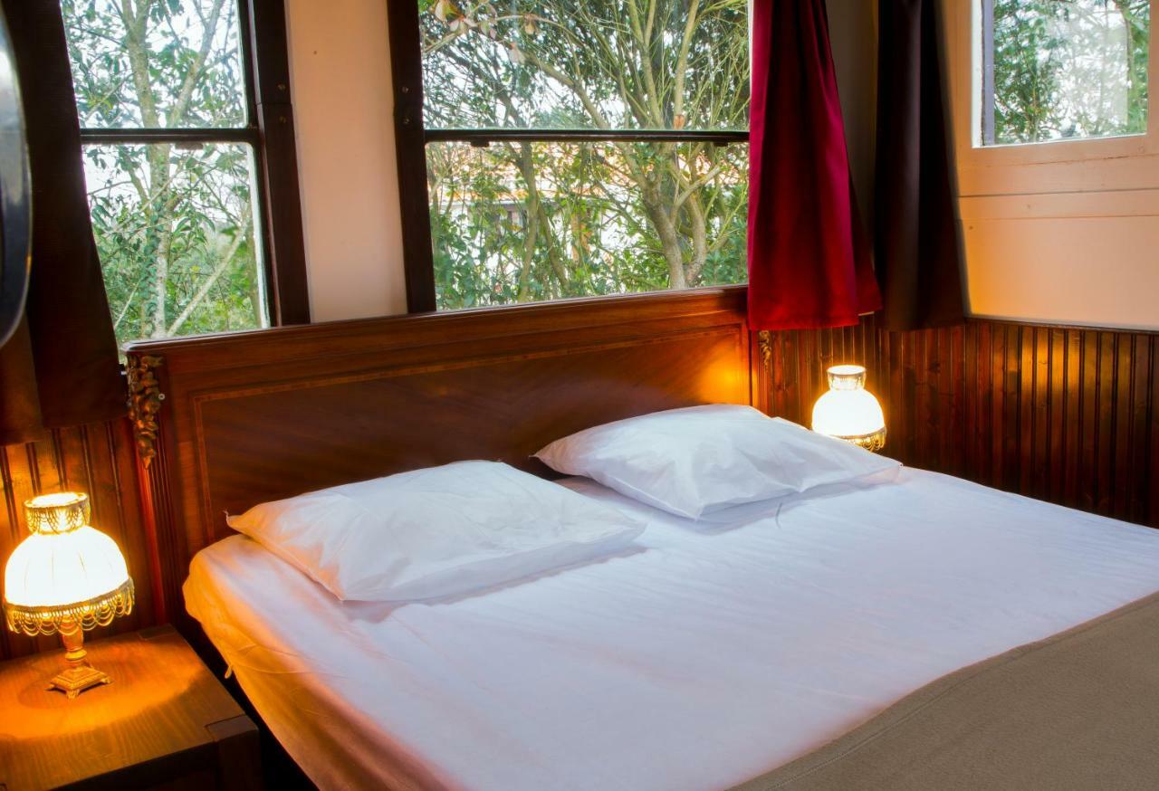 Camping Insolite Le Haut Village Saint-Michel-Chef-Chef Exterior photo