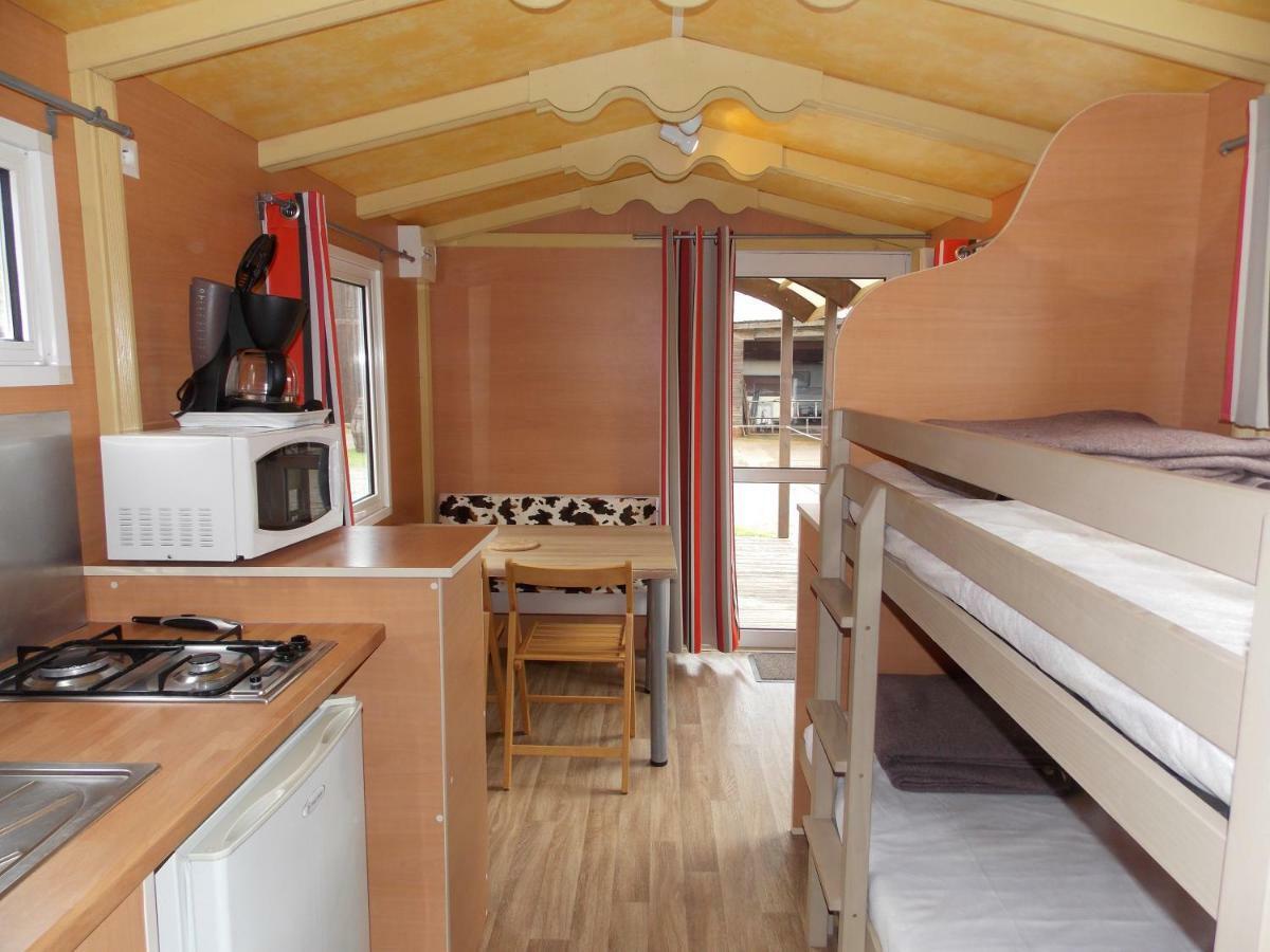 Camping Insolite Le Haut Village Saint-Michel-Chef-Chef Exterior photo