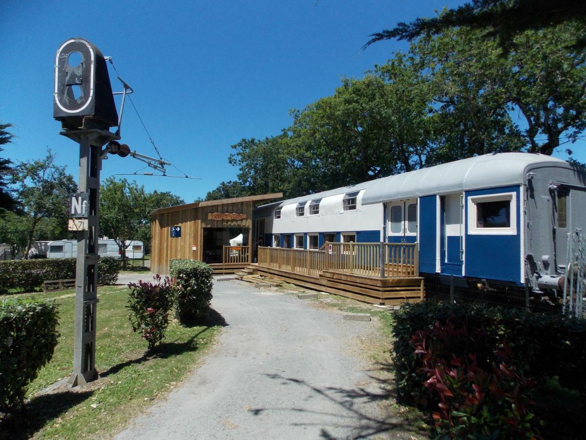Camping Insolite Le Haut Village Saint-Michel-Chef-Chef Exterior photo